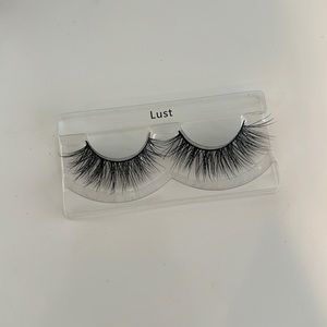 gorgeous wispy lashes